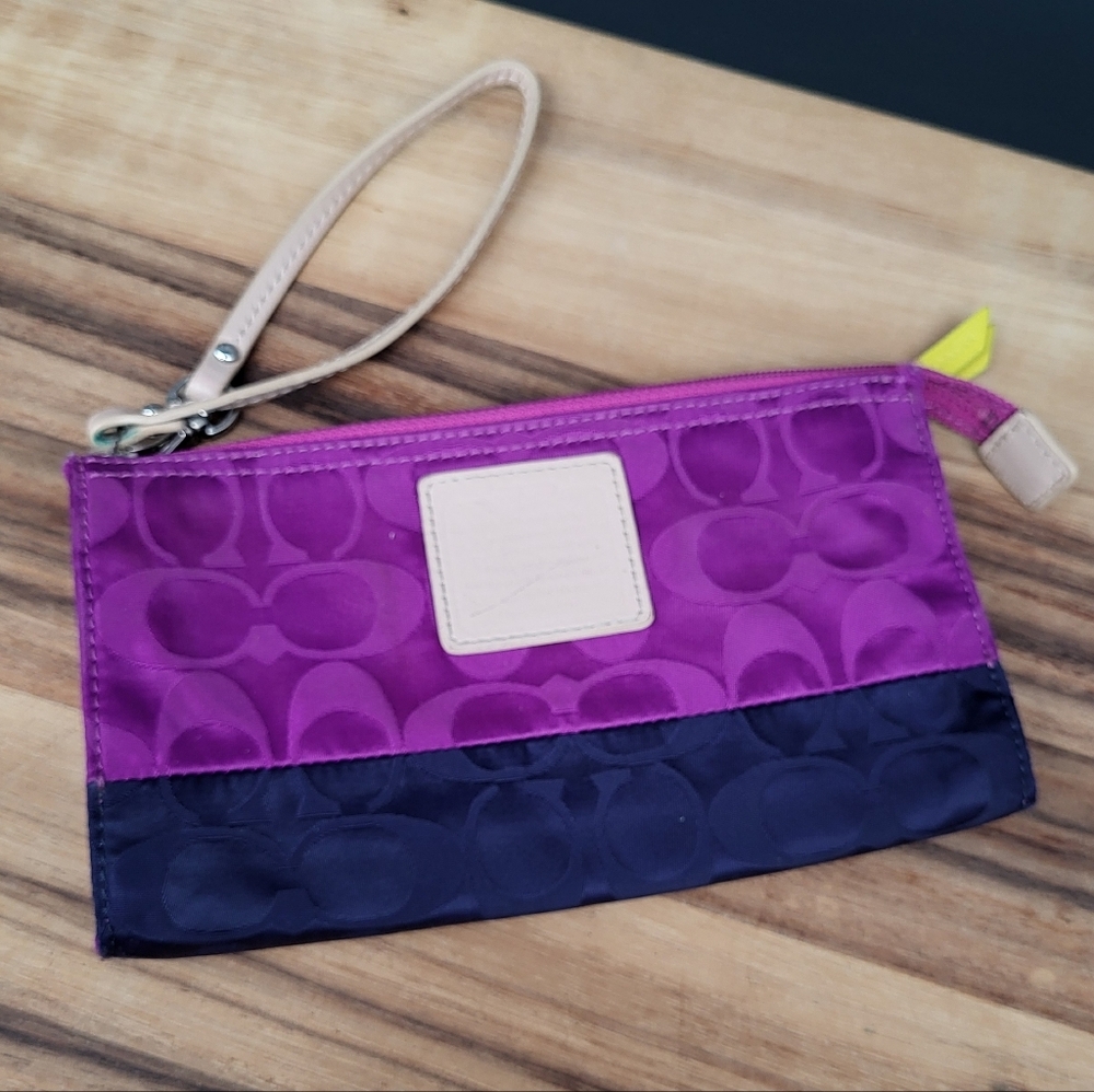Coach Fuchsia And Black Wristlet, EUC